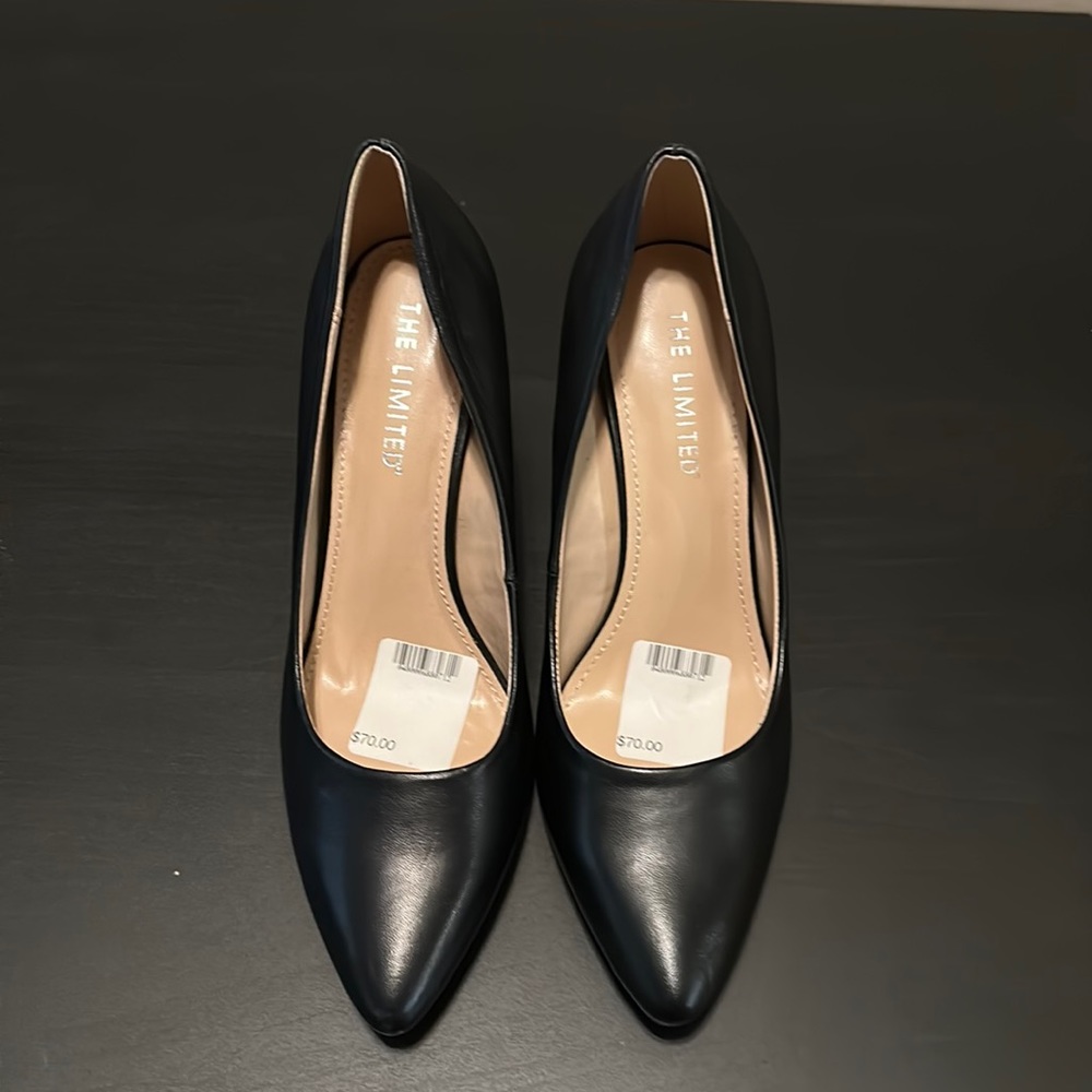 Black Pumps
